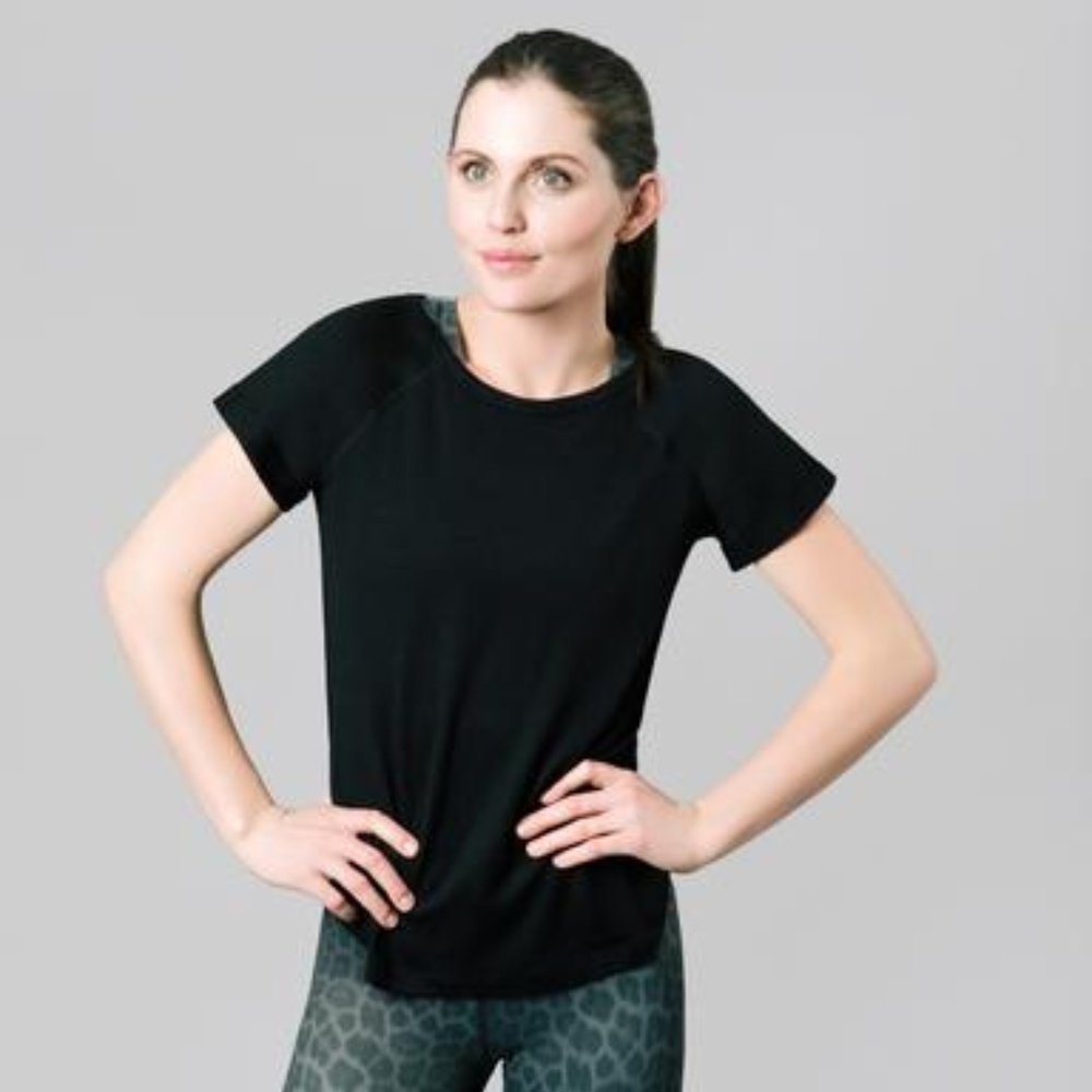 Vie Active Activewear , Open Back Black Tee